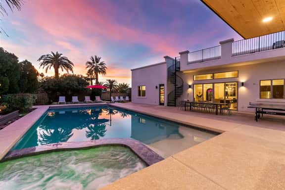 PARADISE VILLA - Image 1